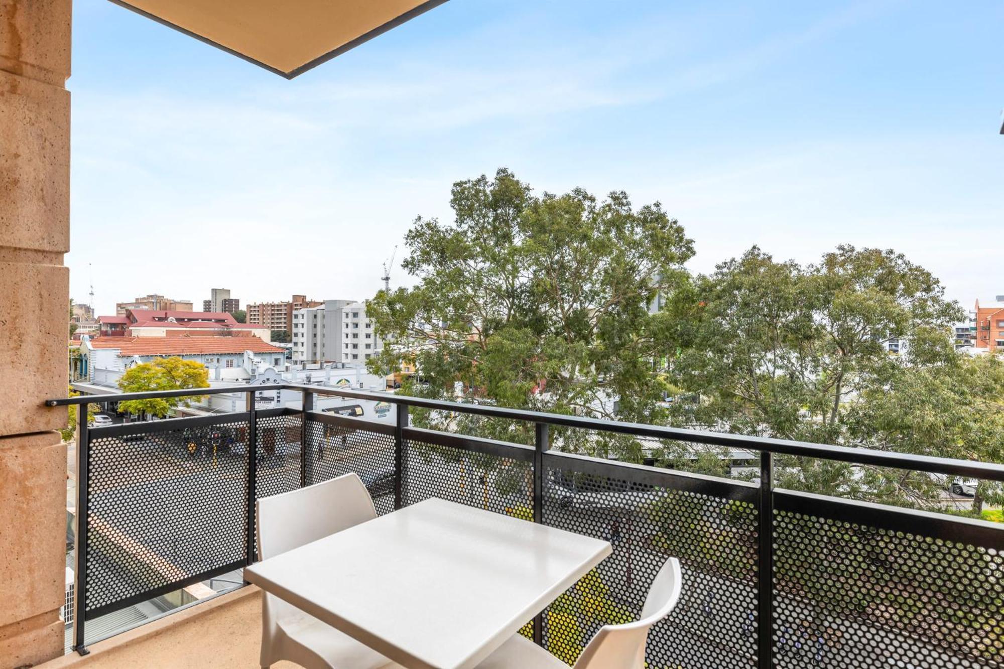 With Views In East Apartment Perth