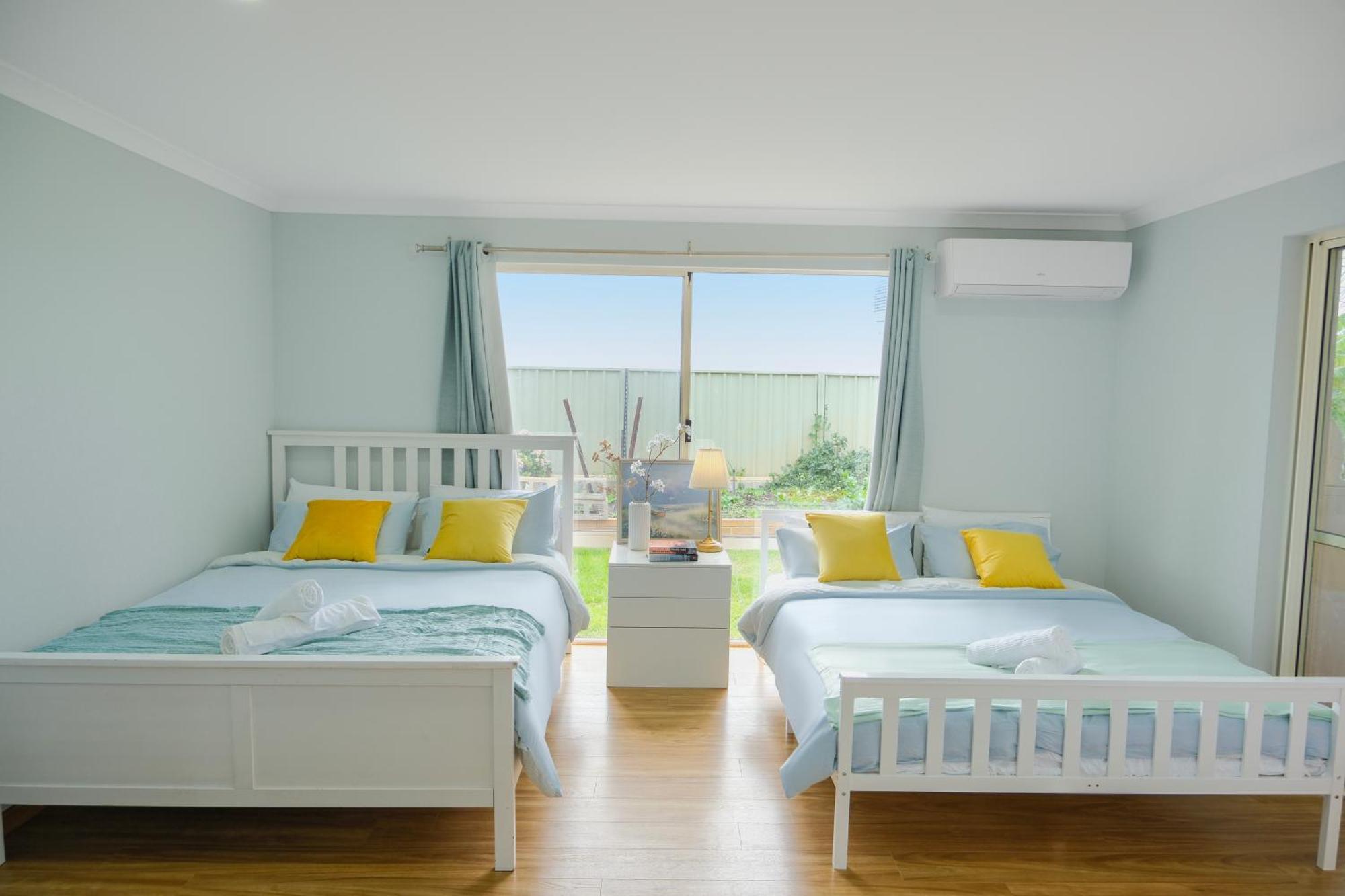 Holiday home Luxurious Riverside 5bedroom House