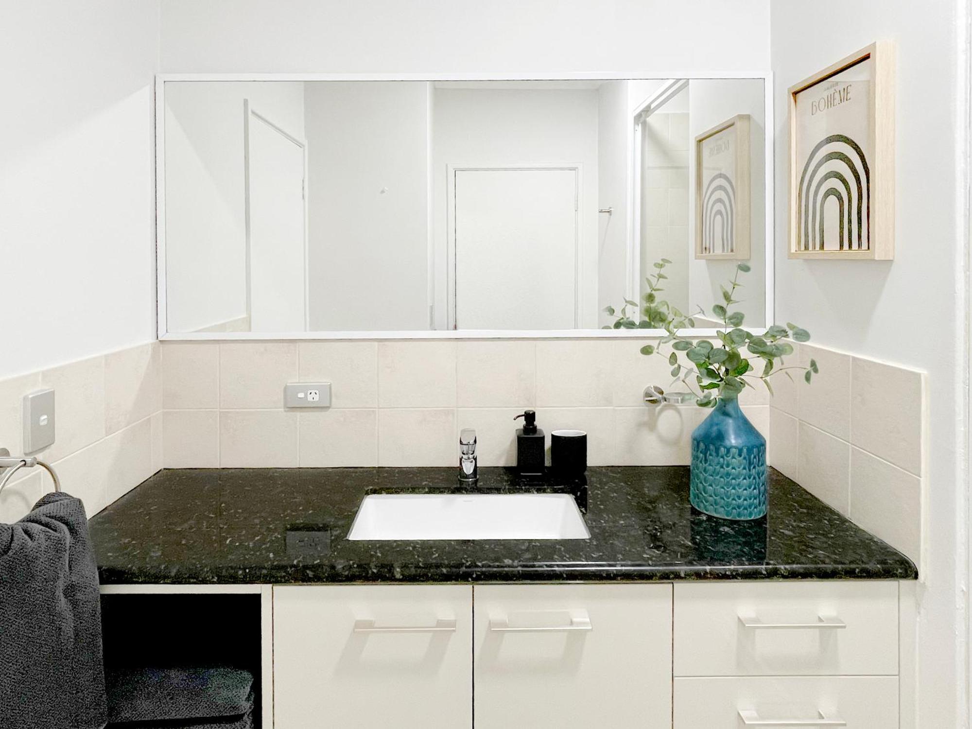 Stylish Executive Pad W Parking And Pool * Perth
