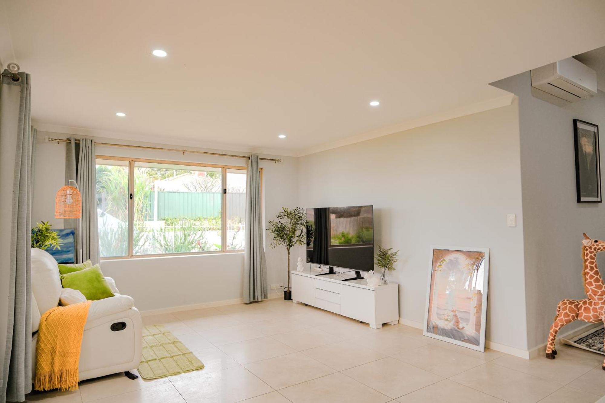 Luxurious Riverside 5bedroom House Perth
