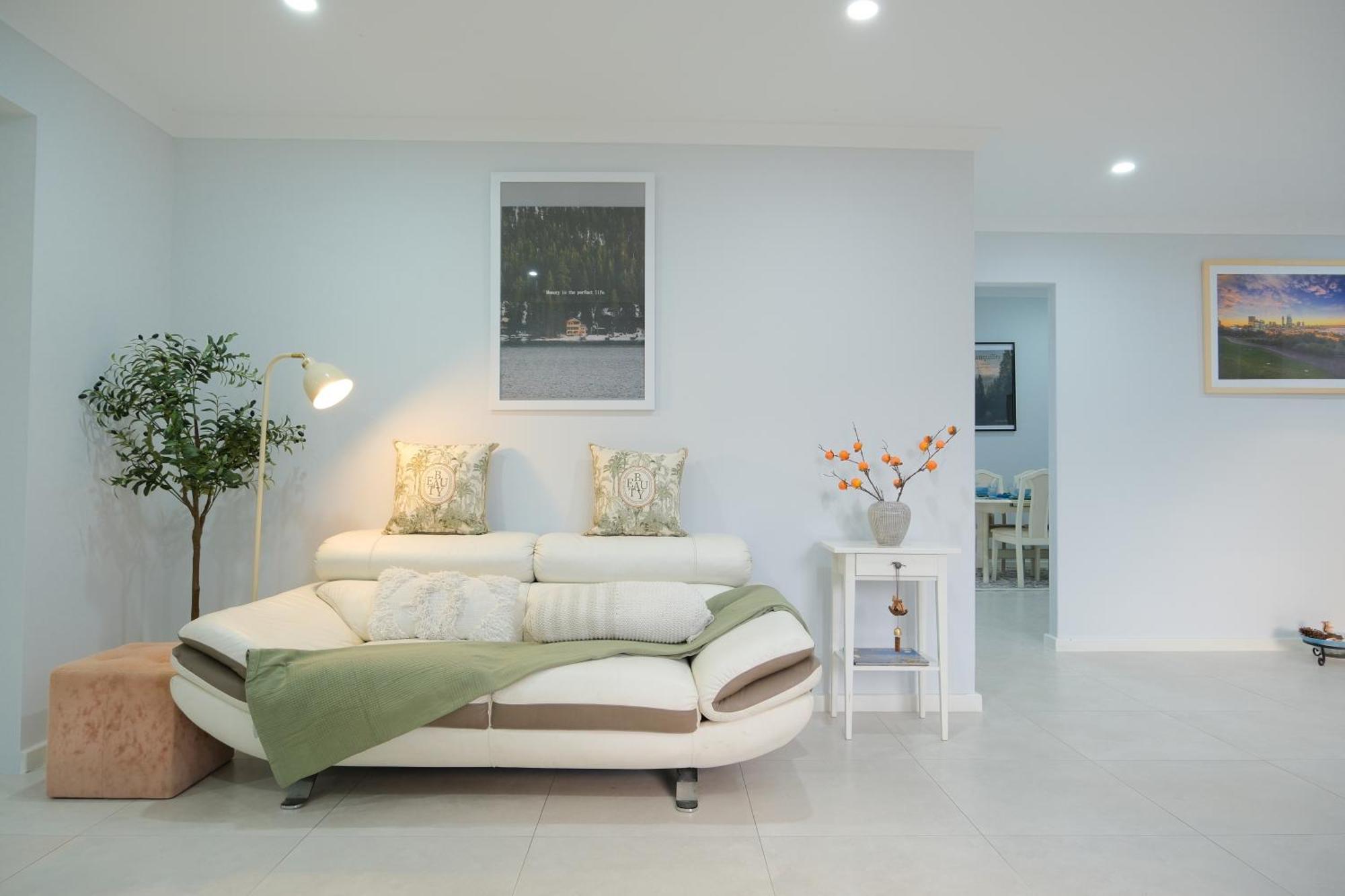 Holiday home Luxurious Riverside 5bedroom House