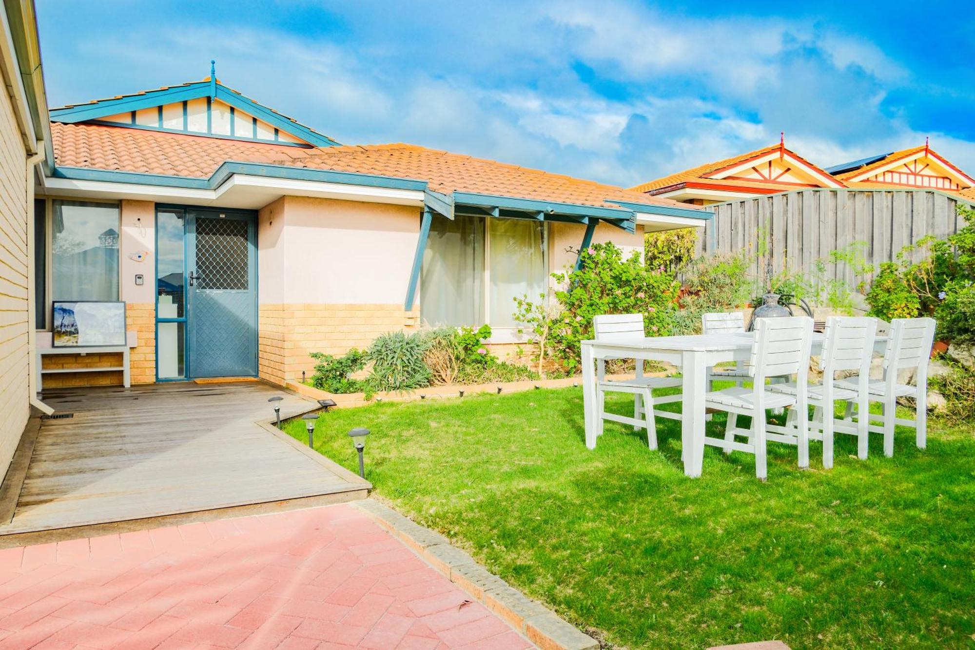 Holiday home Luxurious Riverside 5bedroom House