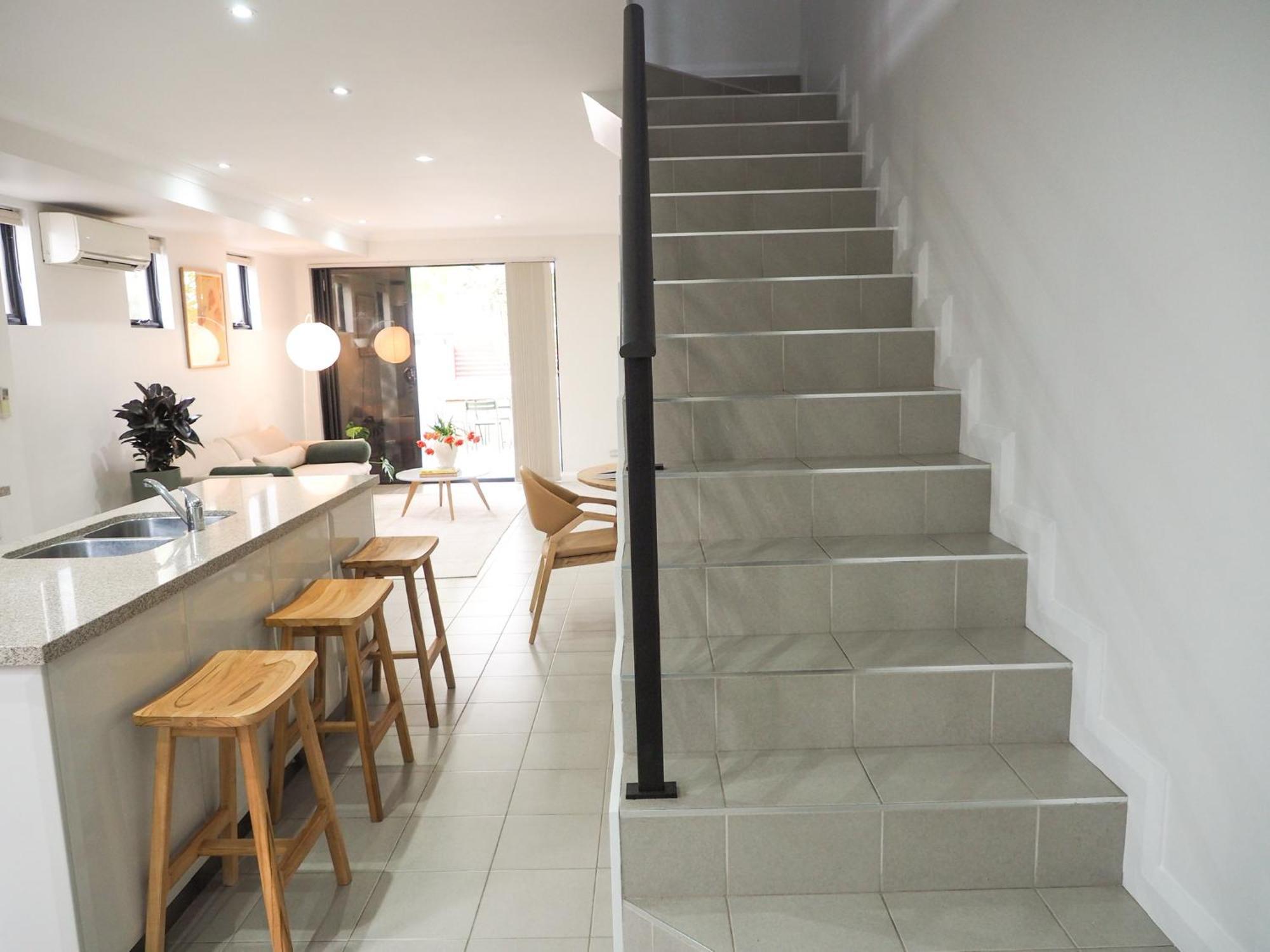 East Townhouse Apartment *