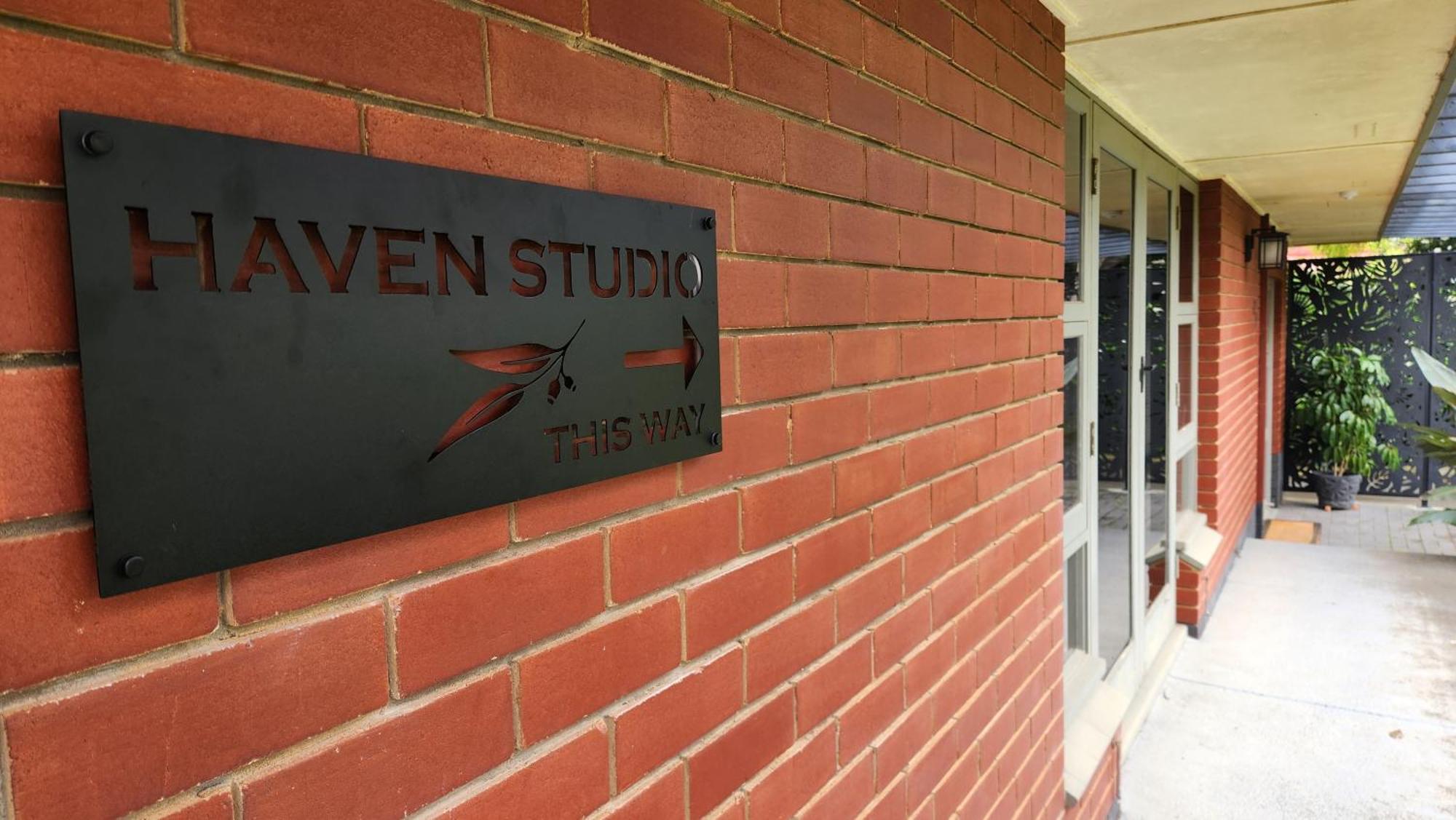 Haven Hideaway Near Airport Wisma tamu Perth