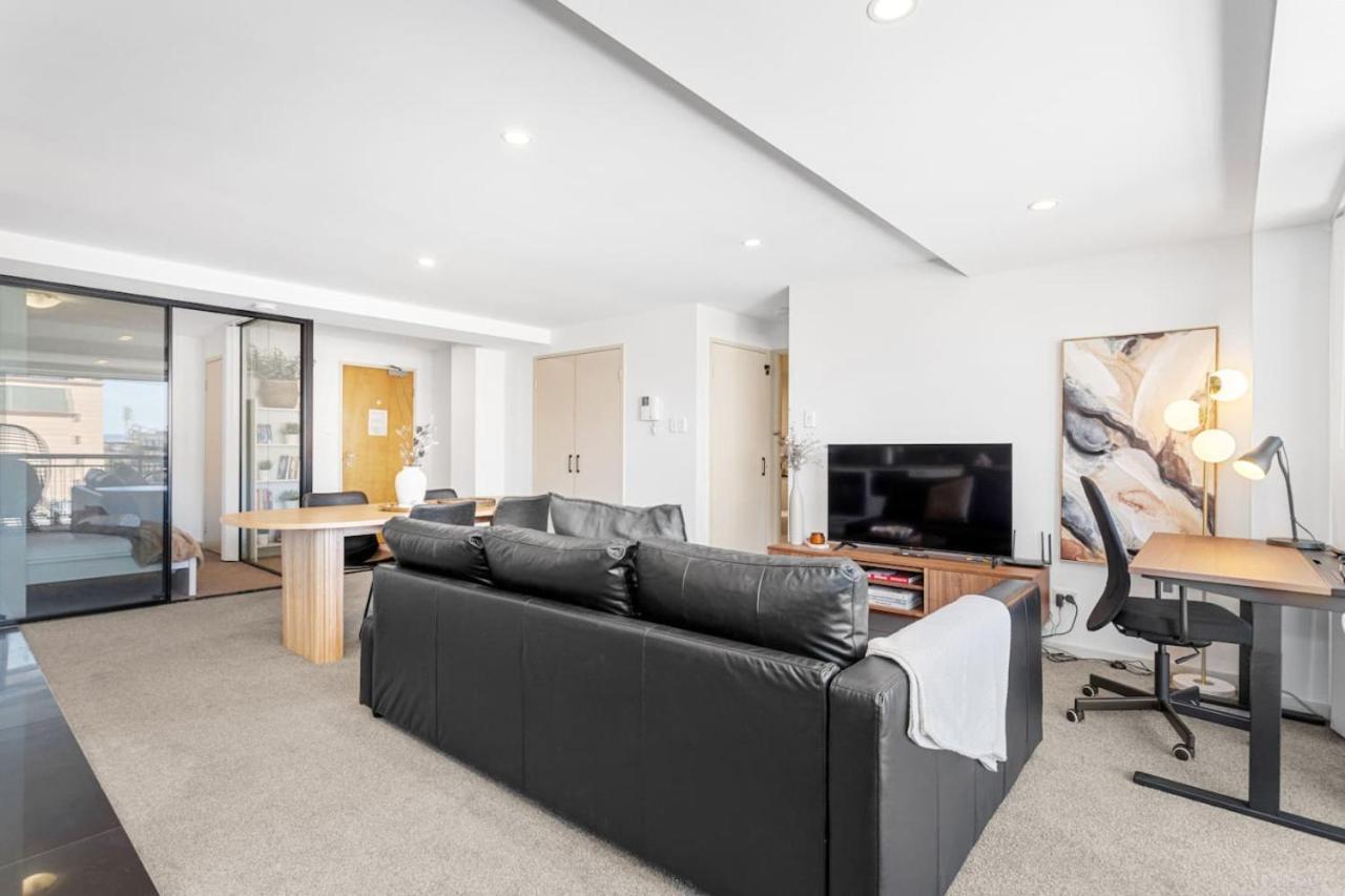 Life 2br With Pool,gym, Sauna, Carbay