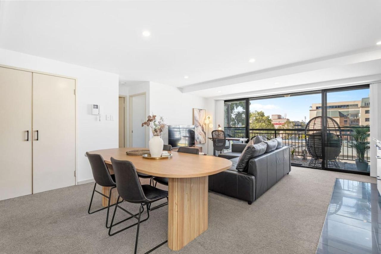 Life 2br With Pool,gym, Sauna, Carbay Perth