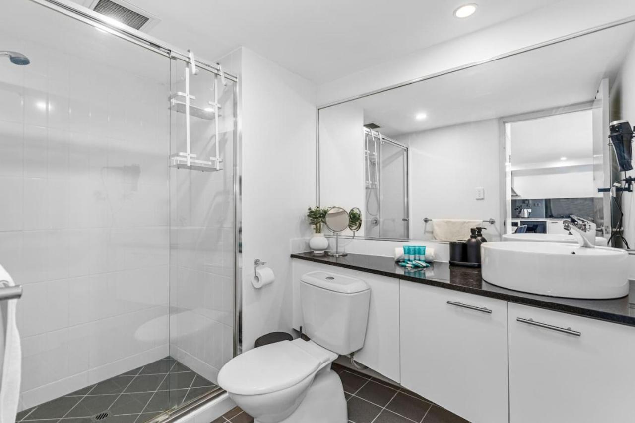 Life 2br With Pool,gym, Sauna, Carbay Perth