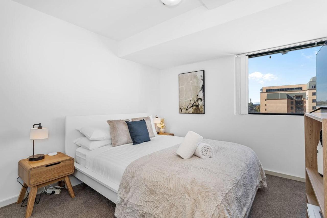 Life 2br With Pool,gym, Sauna, Carbay Perth