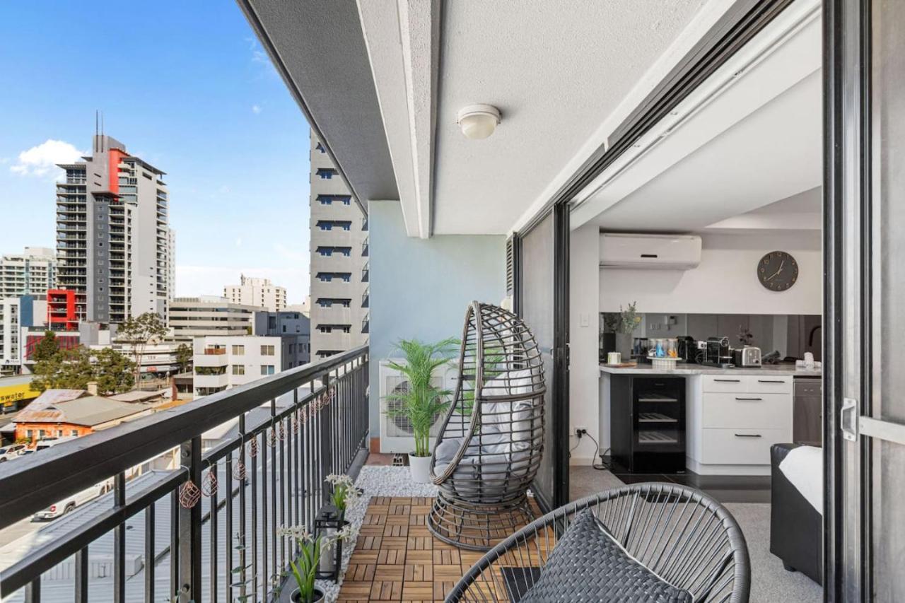 Life 2br With Pool,gym, Sauna, Carbay Perth