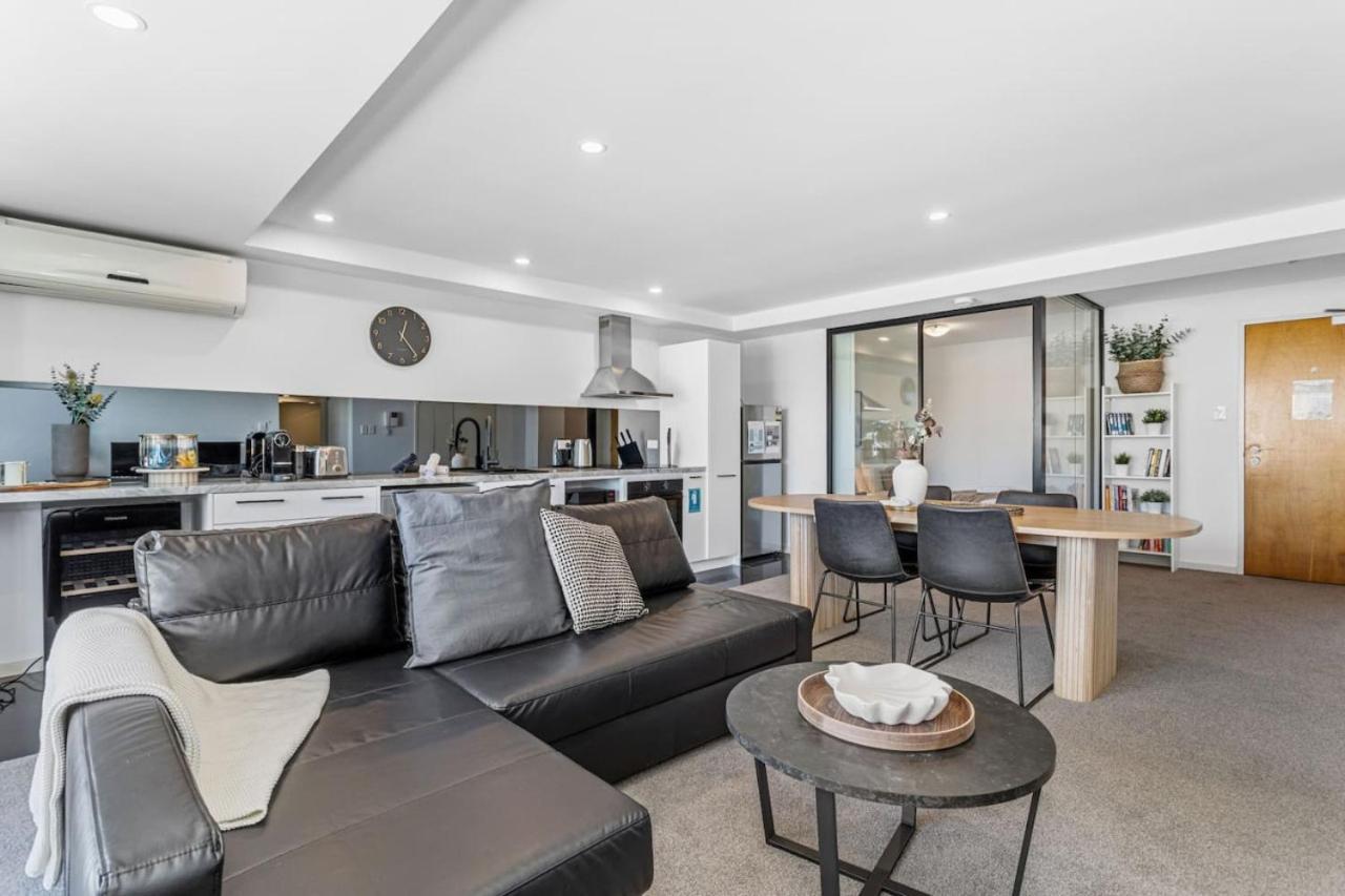Life 2br With Pool,gym, Sauna, Carbay Apartment
