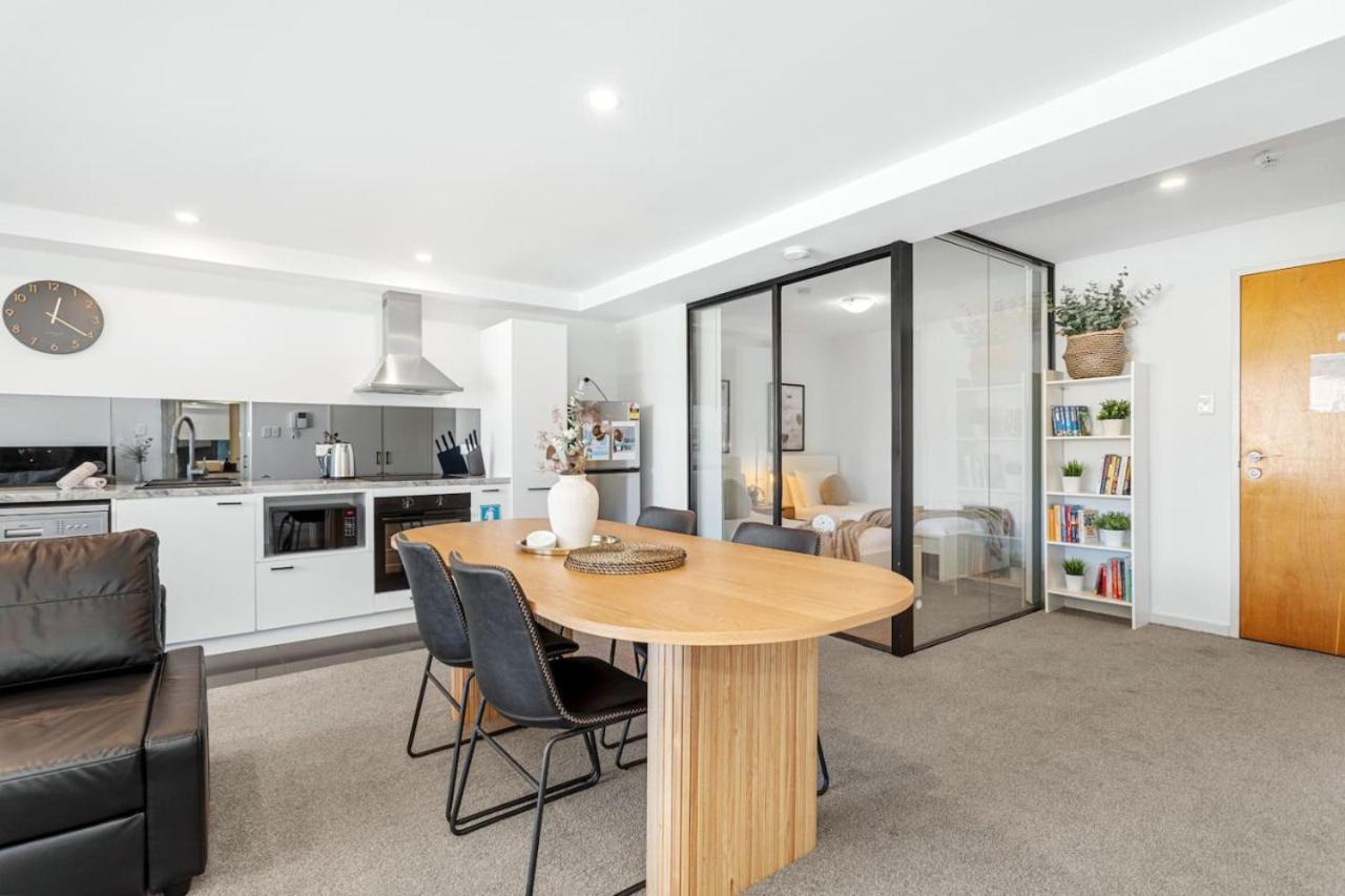 Life 2br With Pool,gym, Sauna, Carbay Apartment *