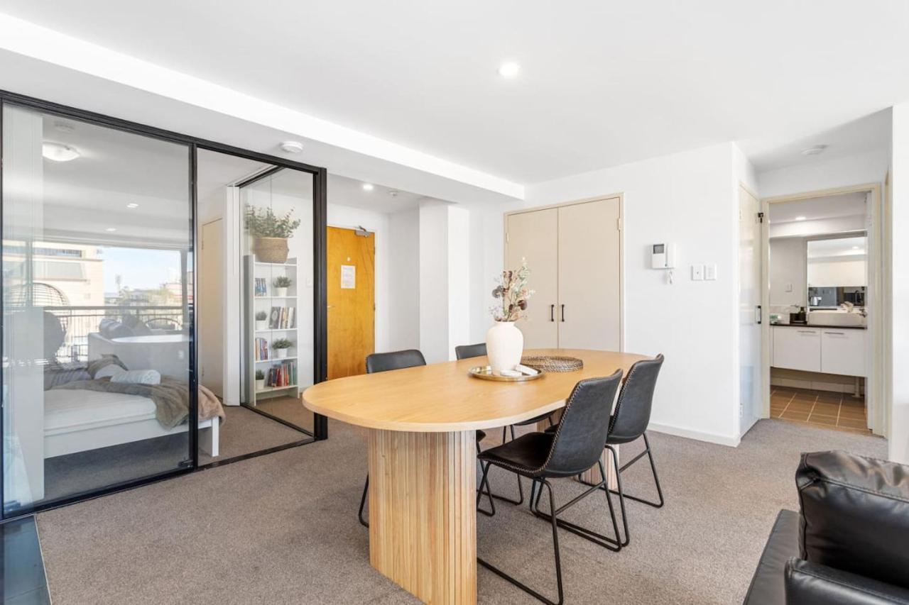 Life 2br With Pool,gym, Sauna, Carbay * Perth