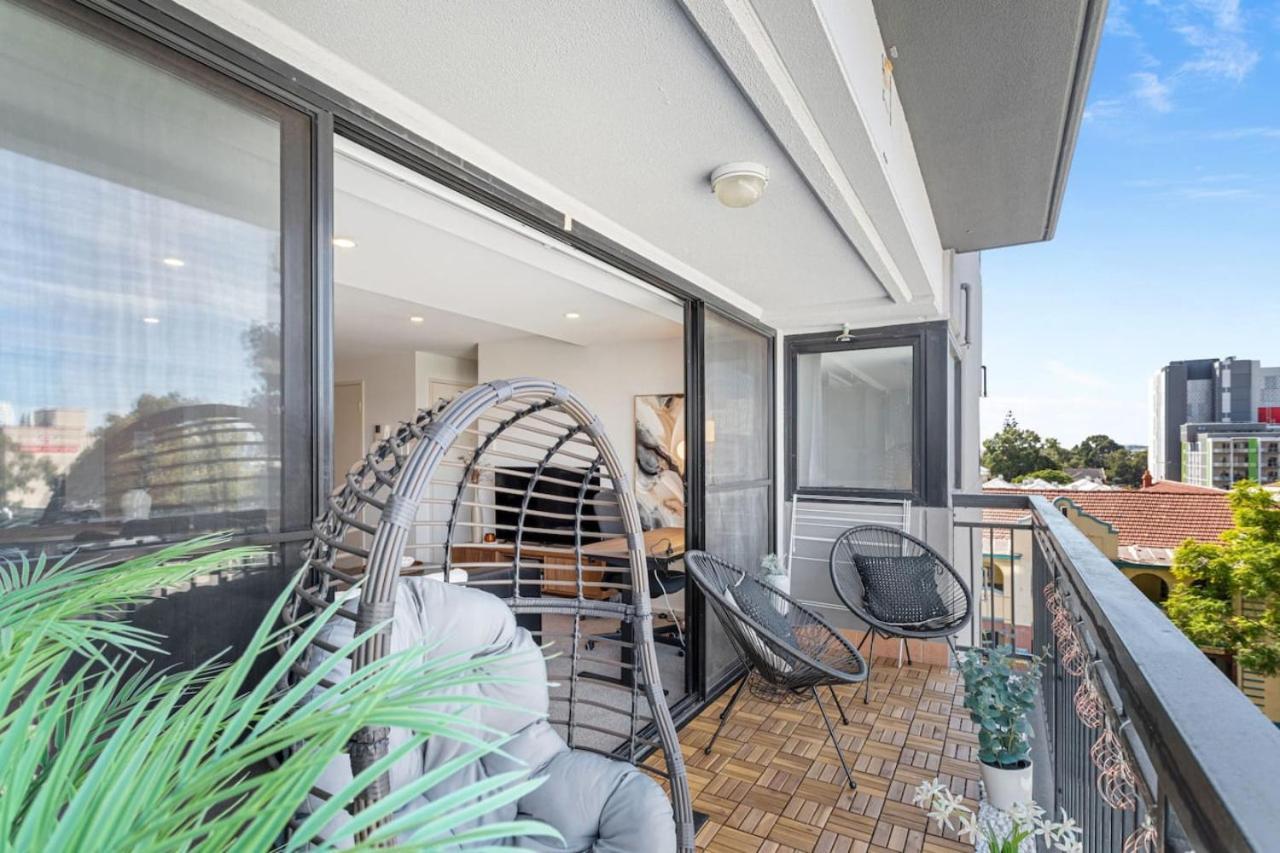 Life 2br With Pool,gym, Sauna, Carbay Apartment *
