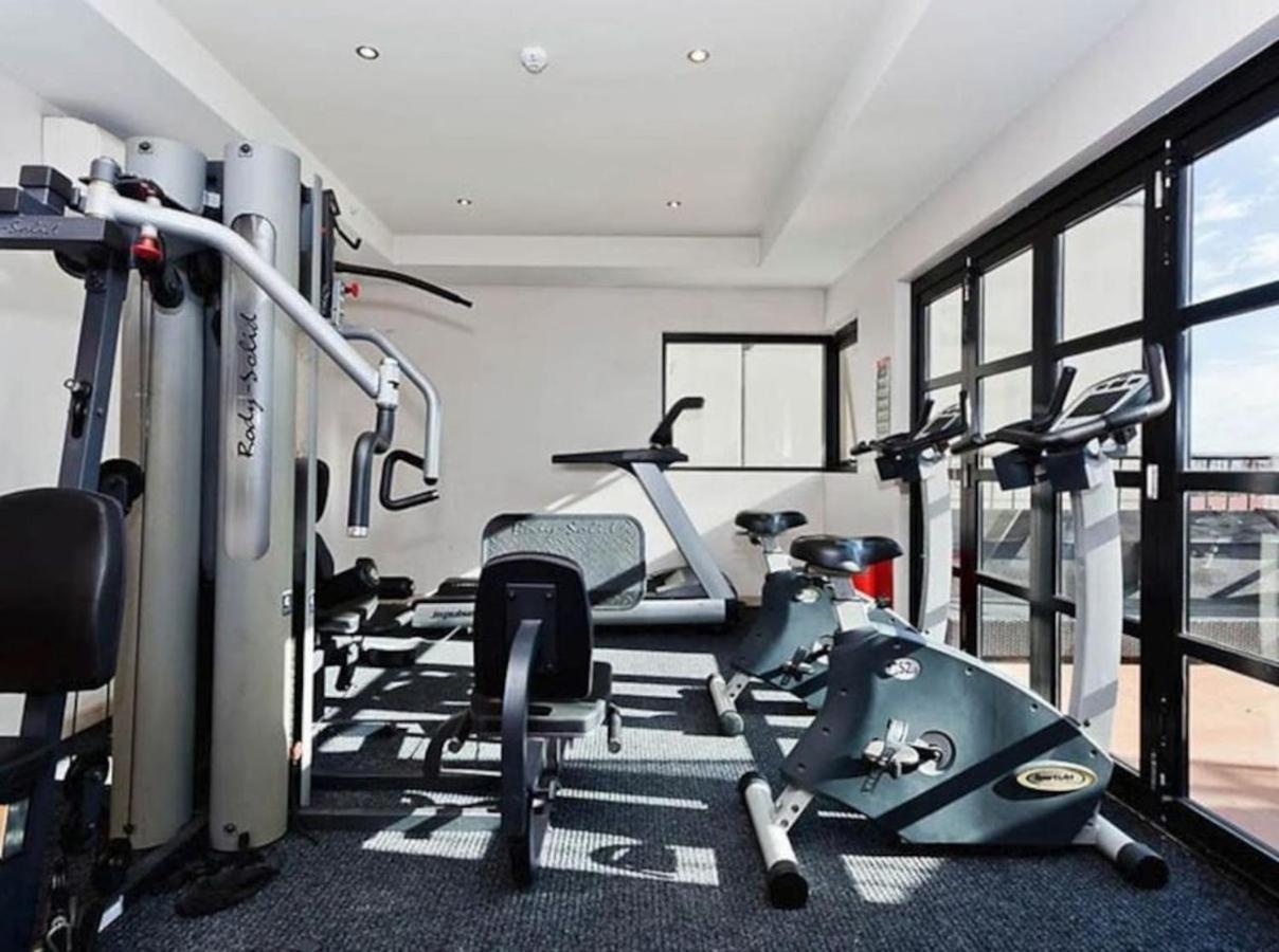 Life 2br With Pool,gym, Sauna, Carbay Perth