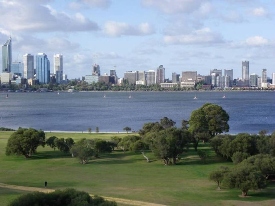 The Swan - Park & River Views Next To Zoo Apartment Perth