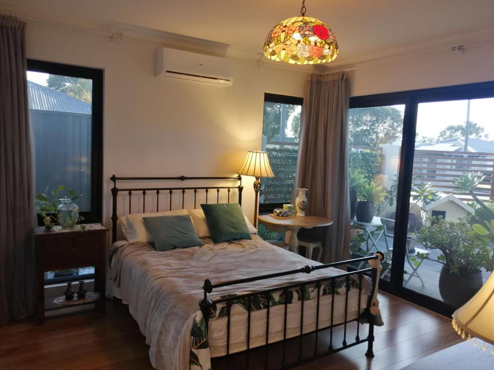 Homestay Private & Cosy! Master Bedroom In With Garden View