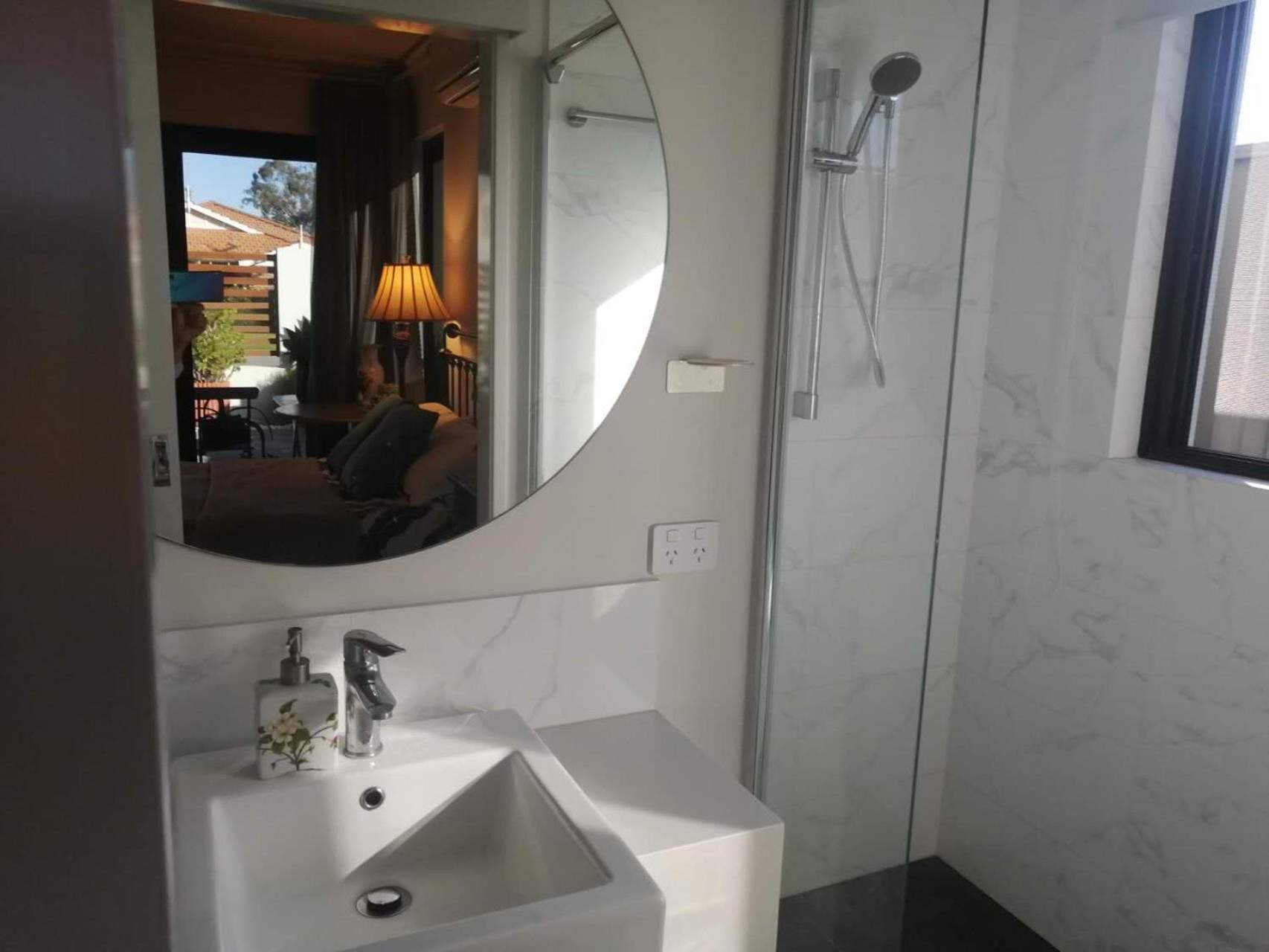 Private & Cosy! Master Bedroom In With Garden View Perth