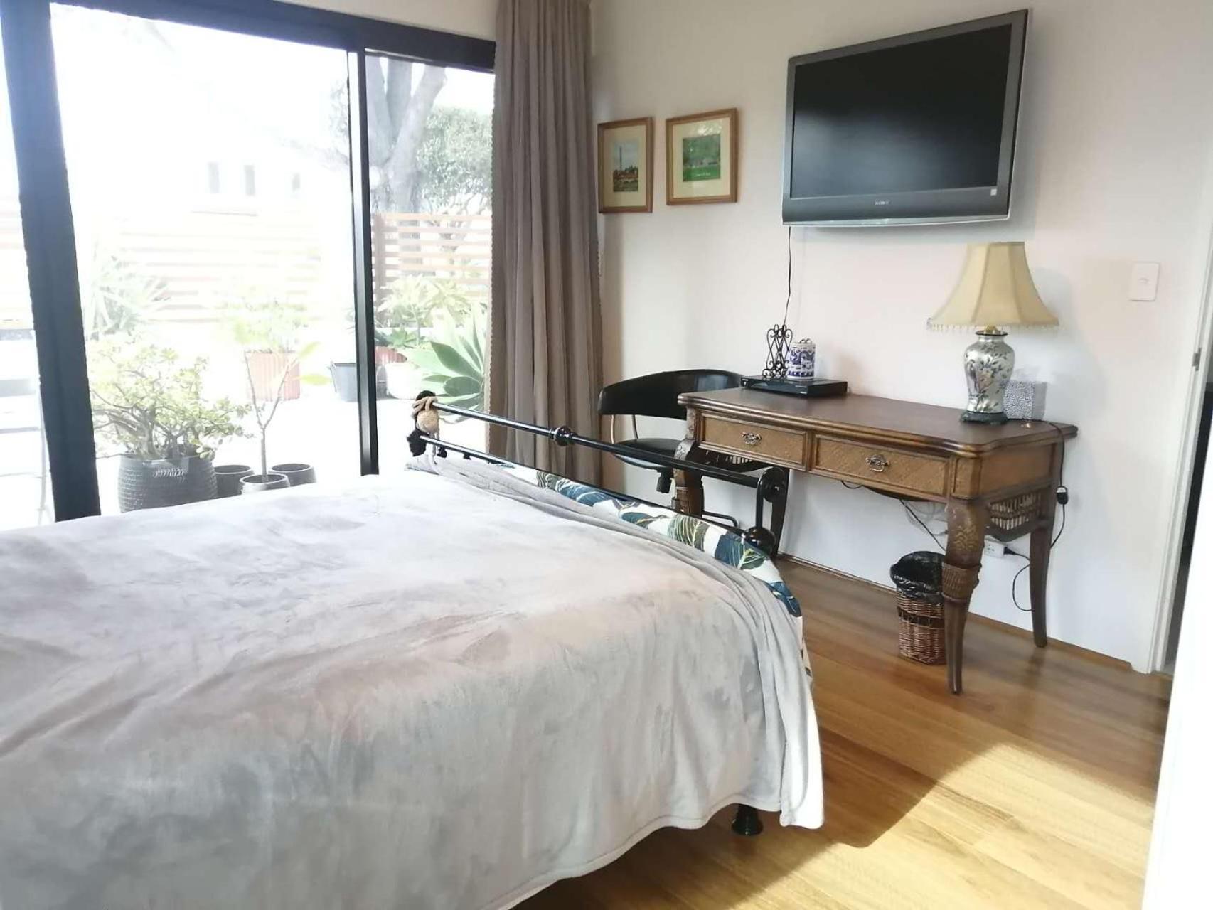 Private & Cosy! Master Bedroom In With Garden View Homestay Perth