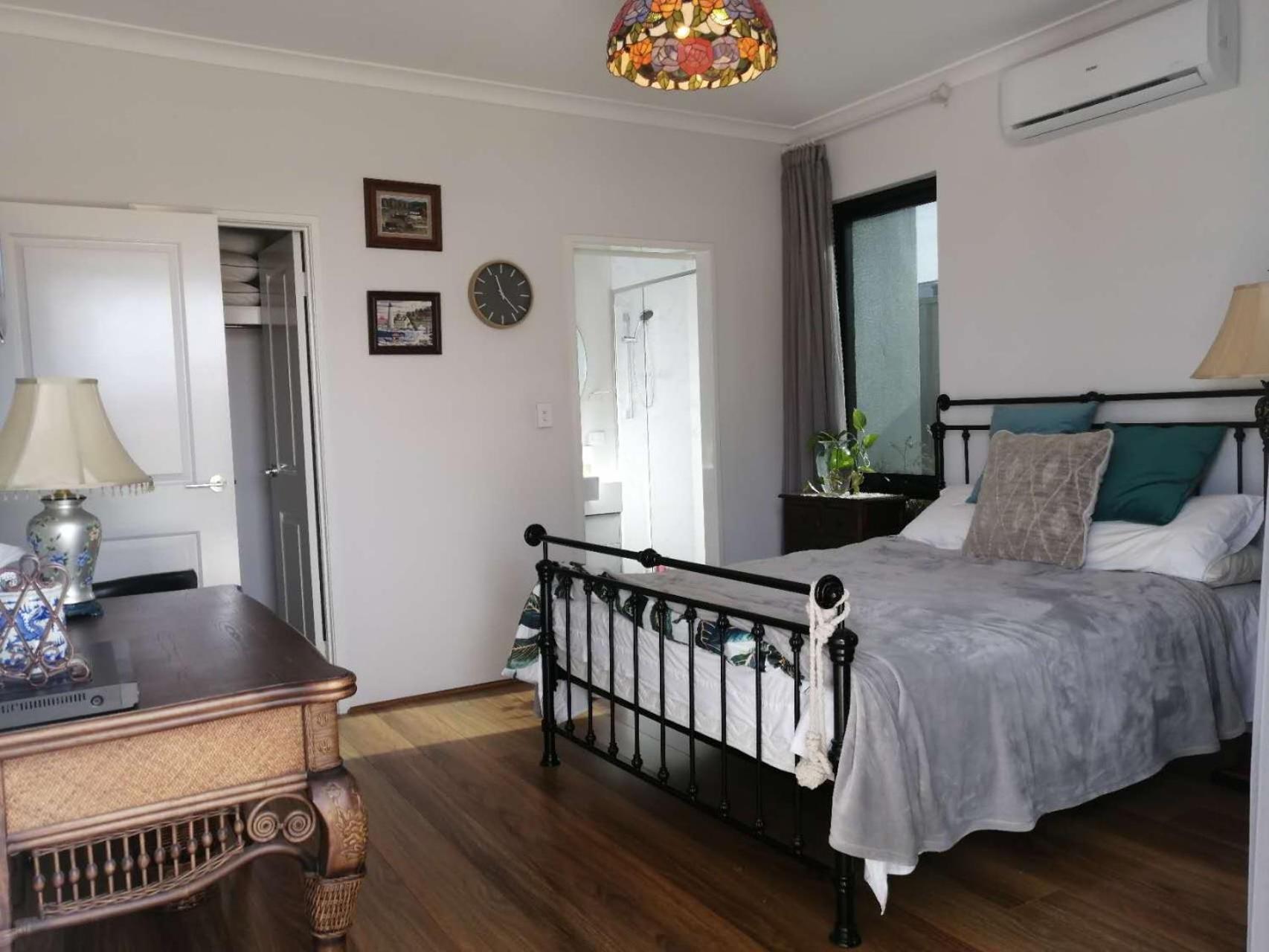 Homestay Private & Cosy! Master Bedroom In With Garden View *