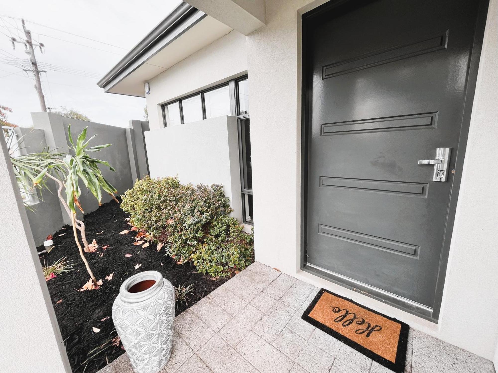 1 Sparkling Sanctuaryjoondana3brgarage Holiday home Perth