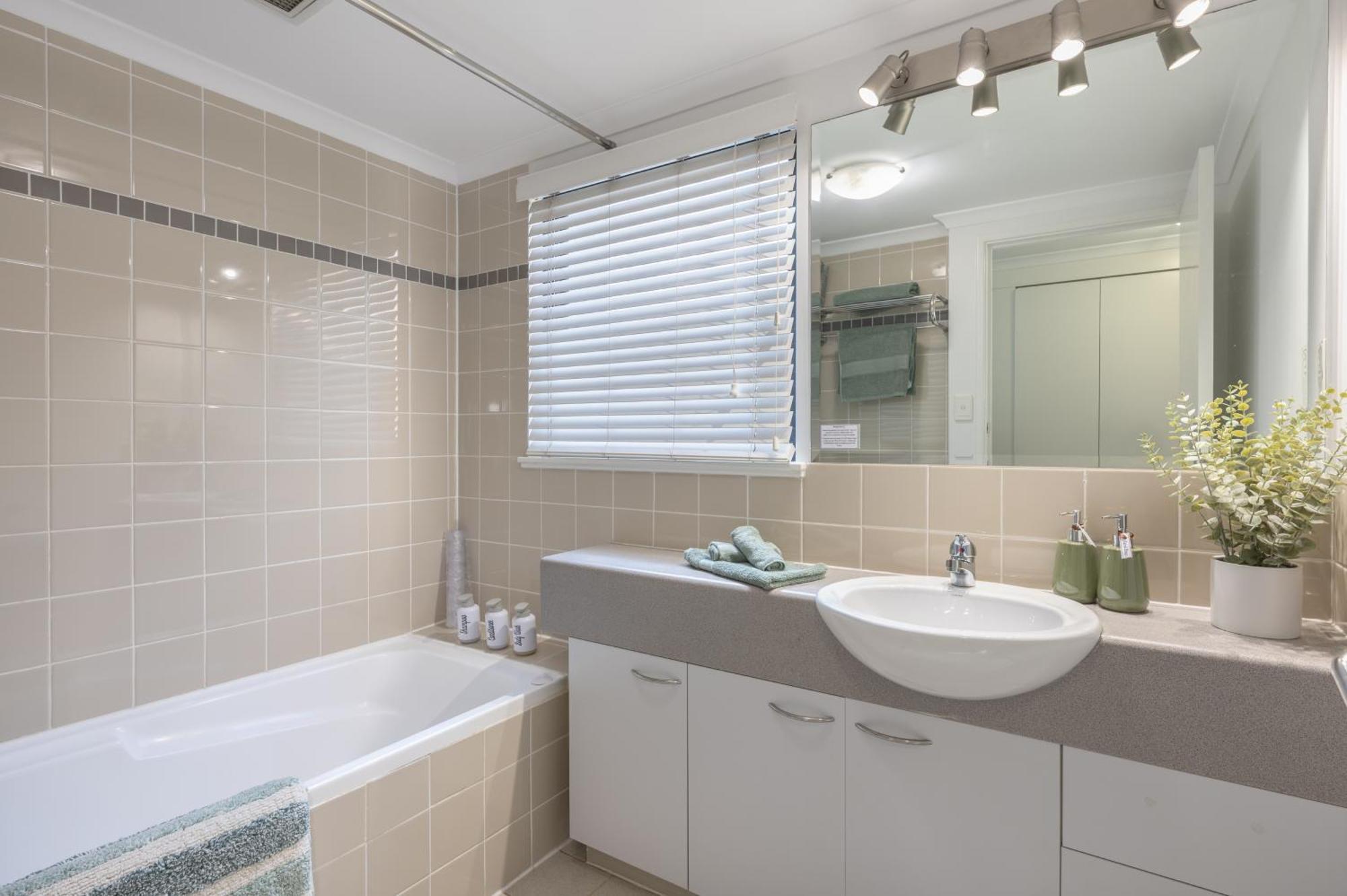 Pangsapuri Mounts Bay Stay 2 Bedroom Apt - Near Kings Park - Free Parking *