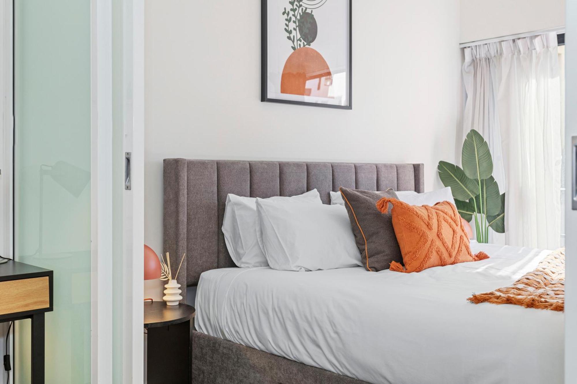 610 Chic Living * Perth