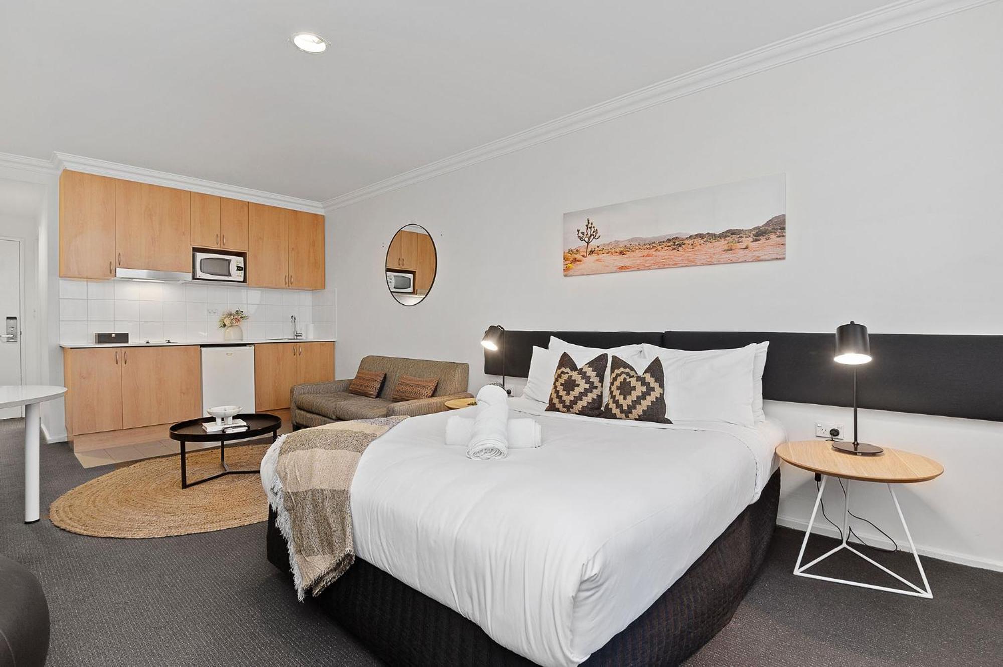 Location Downtown Apartment *