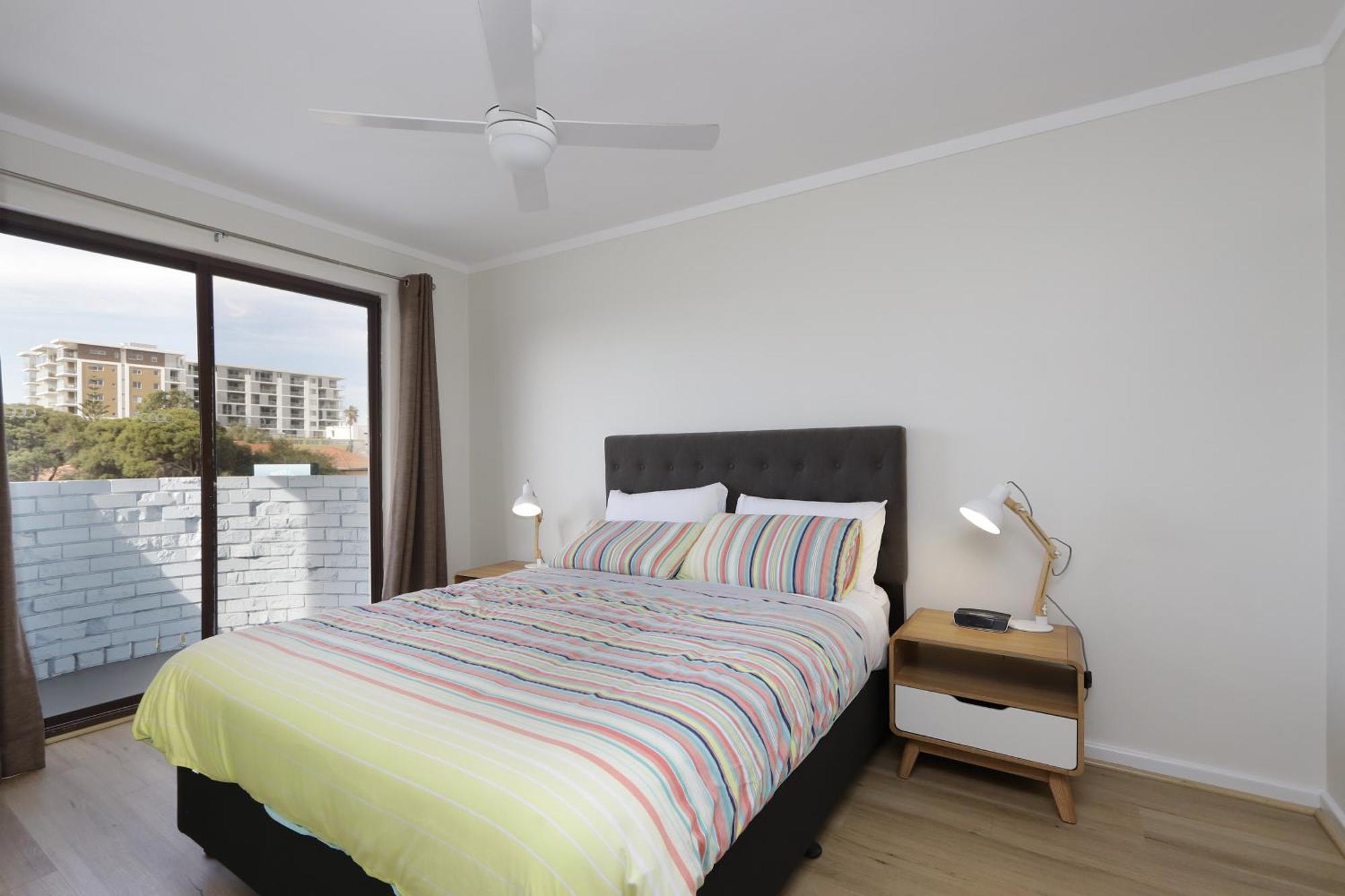 Light & Bright Apartment, 5 Minute Walk To The Apartment