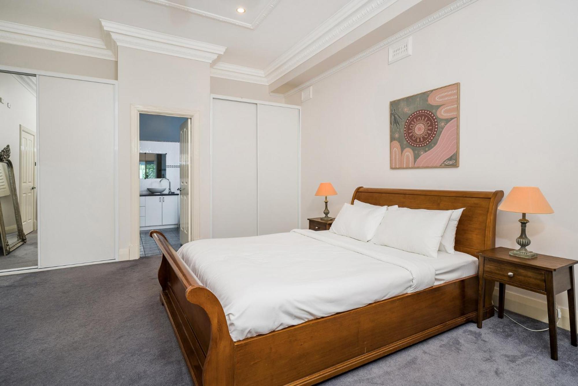 Incredible 3-bed Renovated With Huge Garden Holiday home *