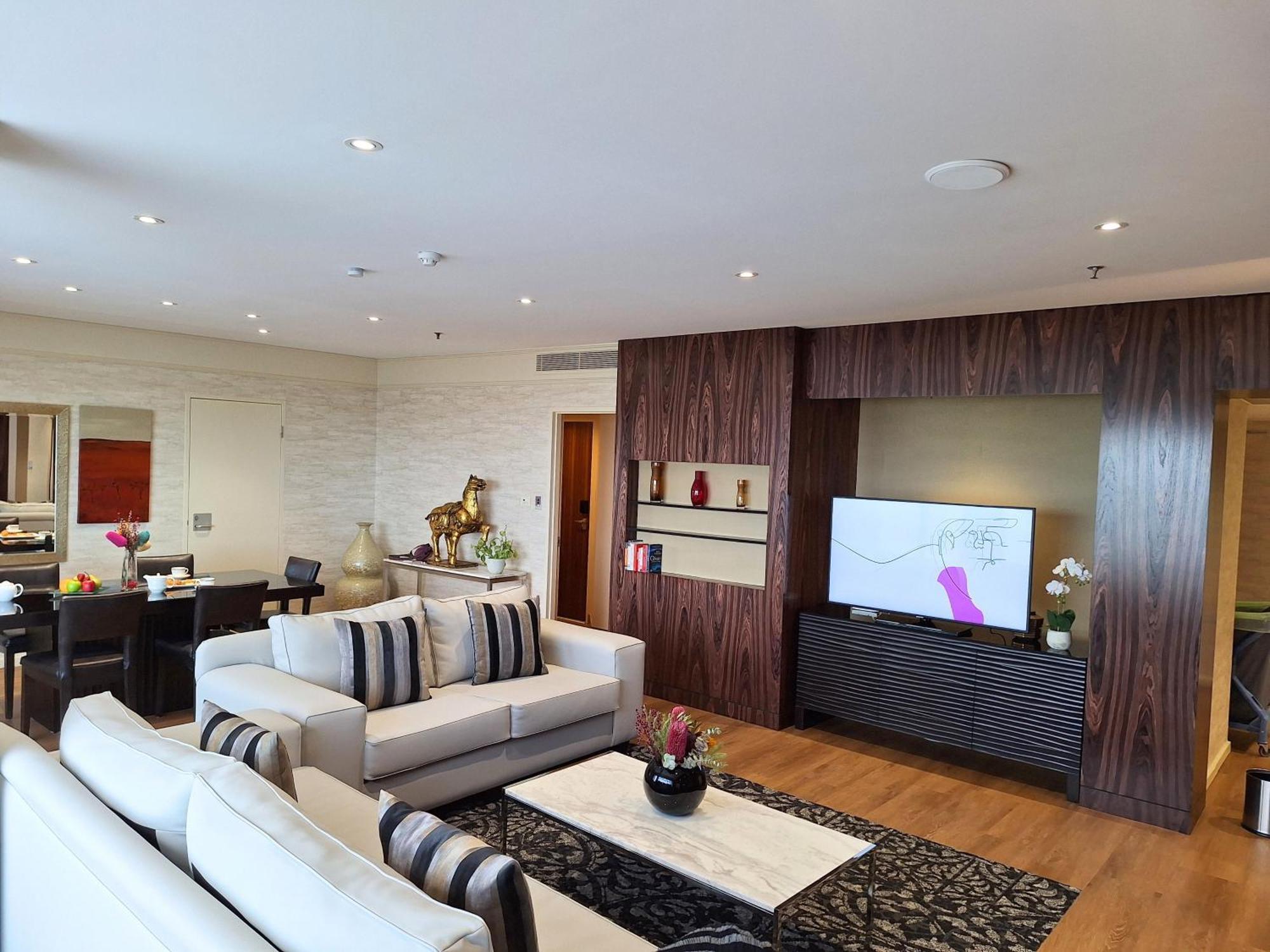 Hotel On Langley Park 4*