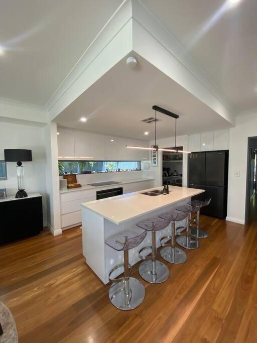 Luxury Executive With Pool Holiday home Perth