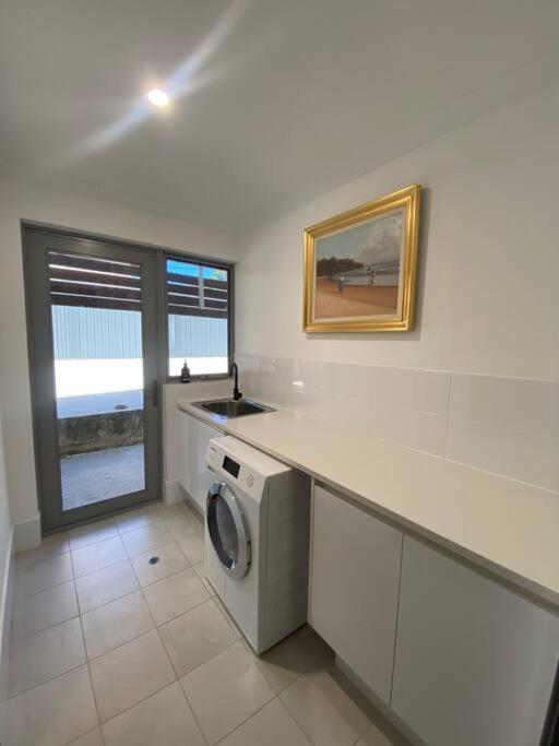 Luxury Executive With Pool Holiday home Perth