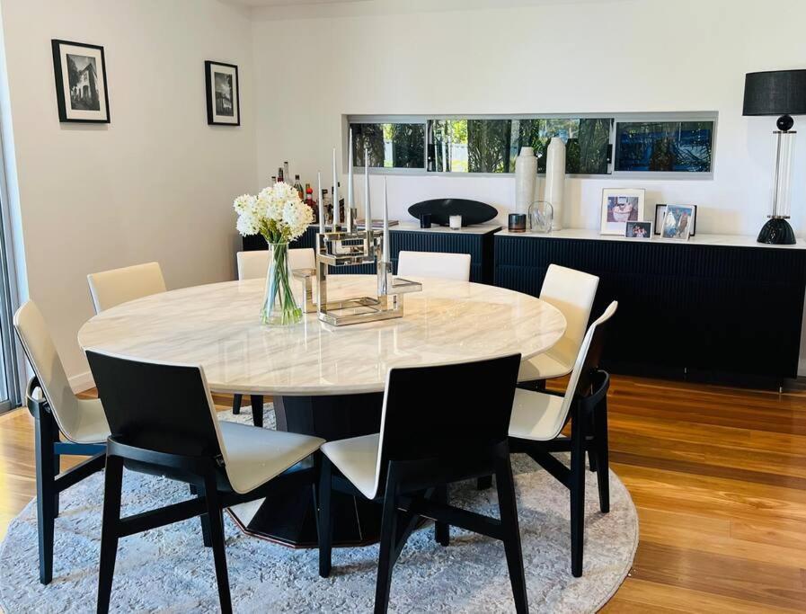 Luxury Executive With Pool * Perth