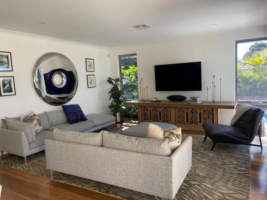 Holiday home Luxury Executive With Pool