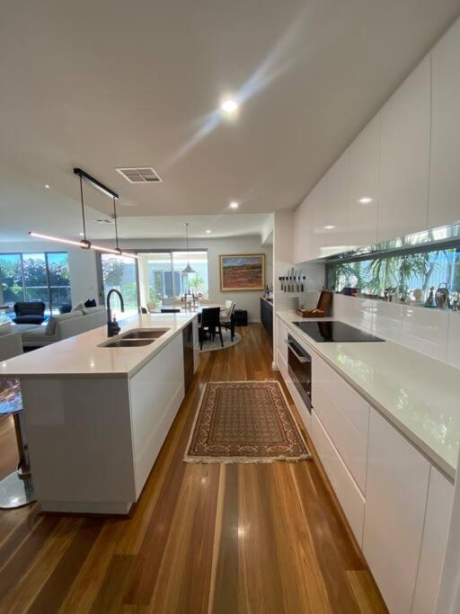 Holiday home Luxury Executive With Pool
