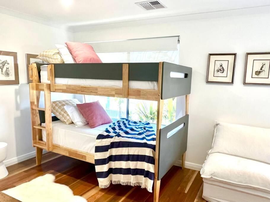 Luxury Executive With Pool Holiday home Perth