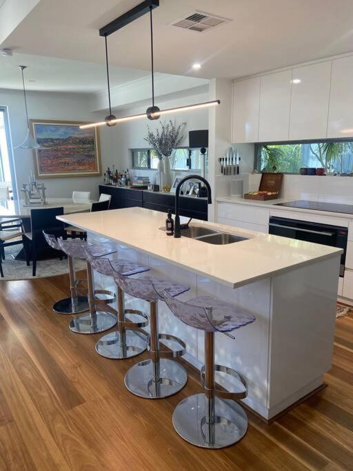 Holiday home Luxury Executive With Pool