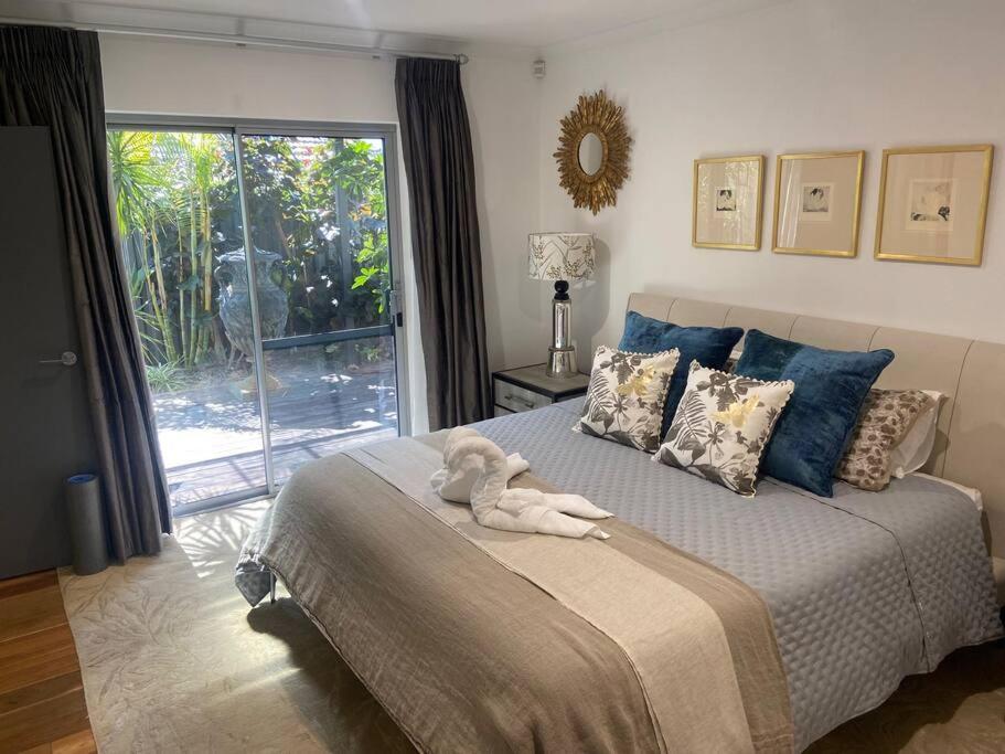 Luxury Executive With Pool Holiday home *