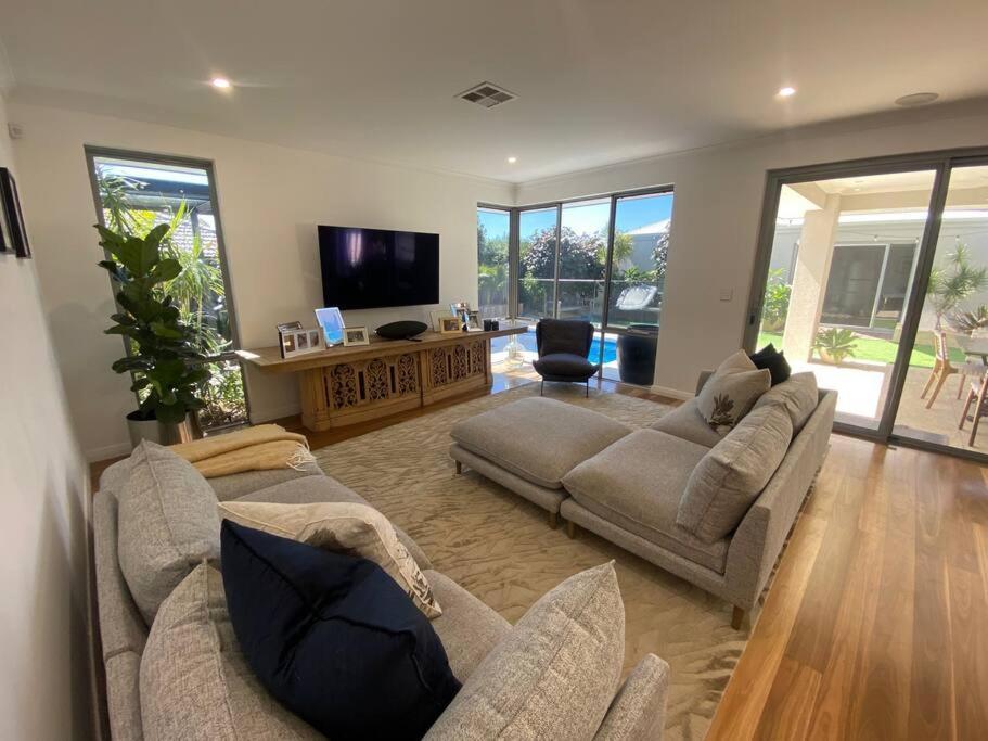 Luxury Executive With Pool Perth