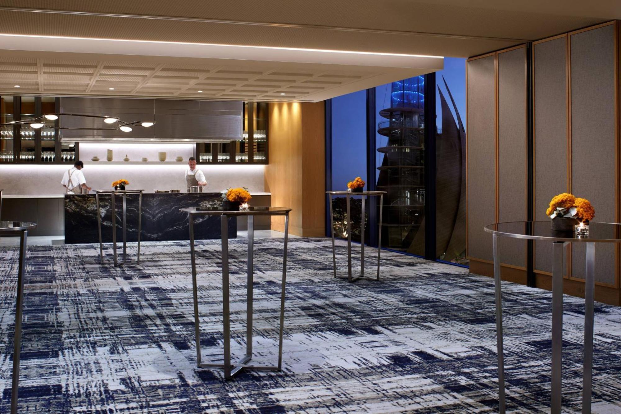 The Ritz-carlton,