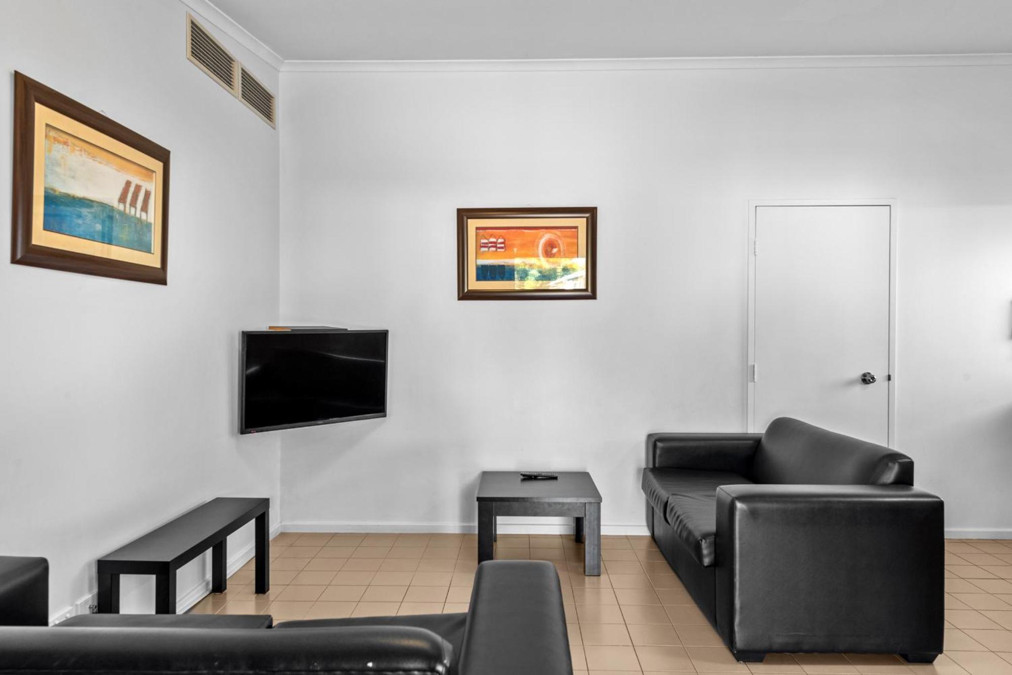 Discovery Parks - Airport 4*