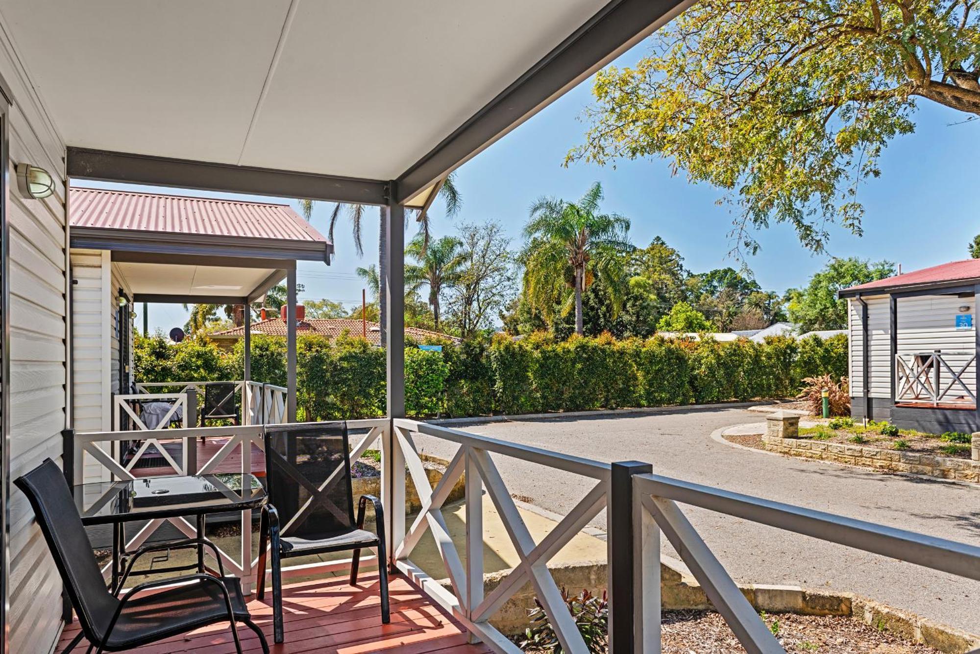 Discovery Parks - Airport 4*