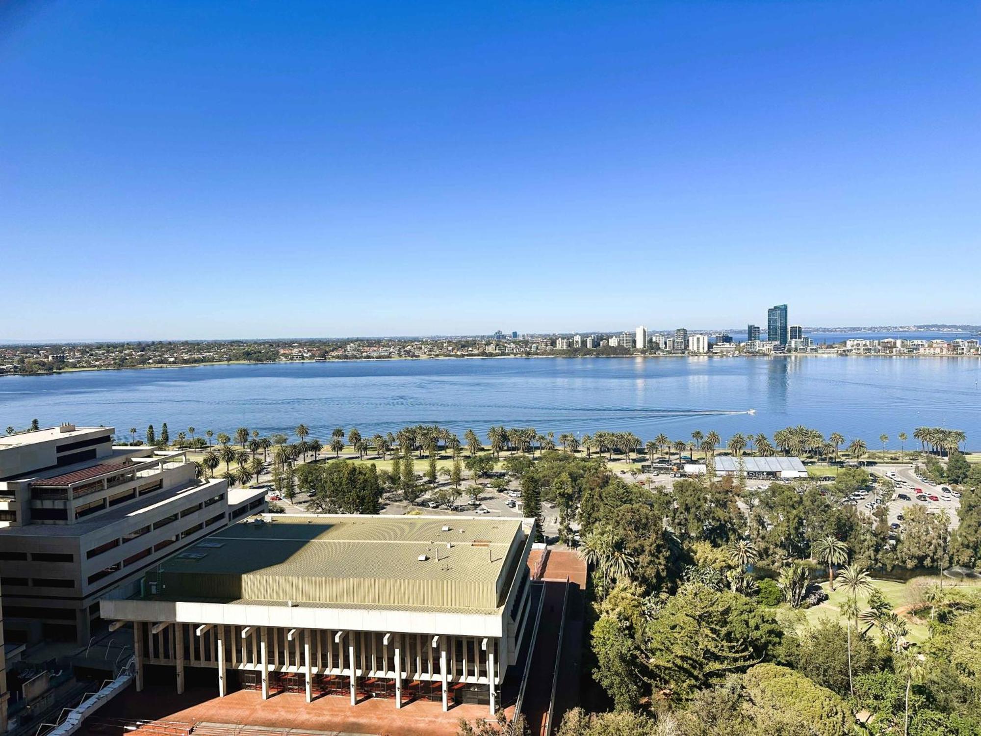 114 Incredible Cbd Swanriver Prkg * Perth