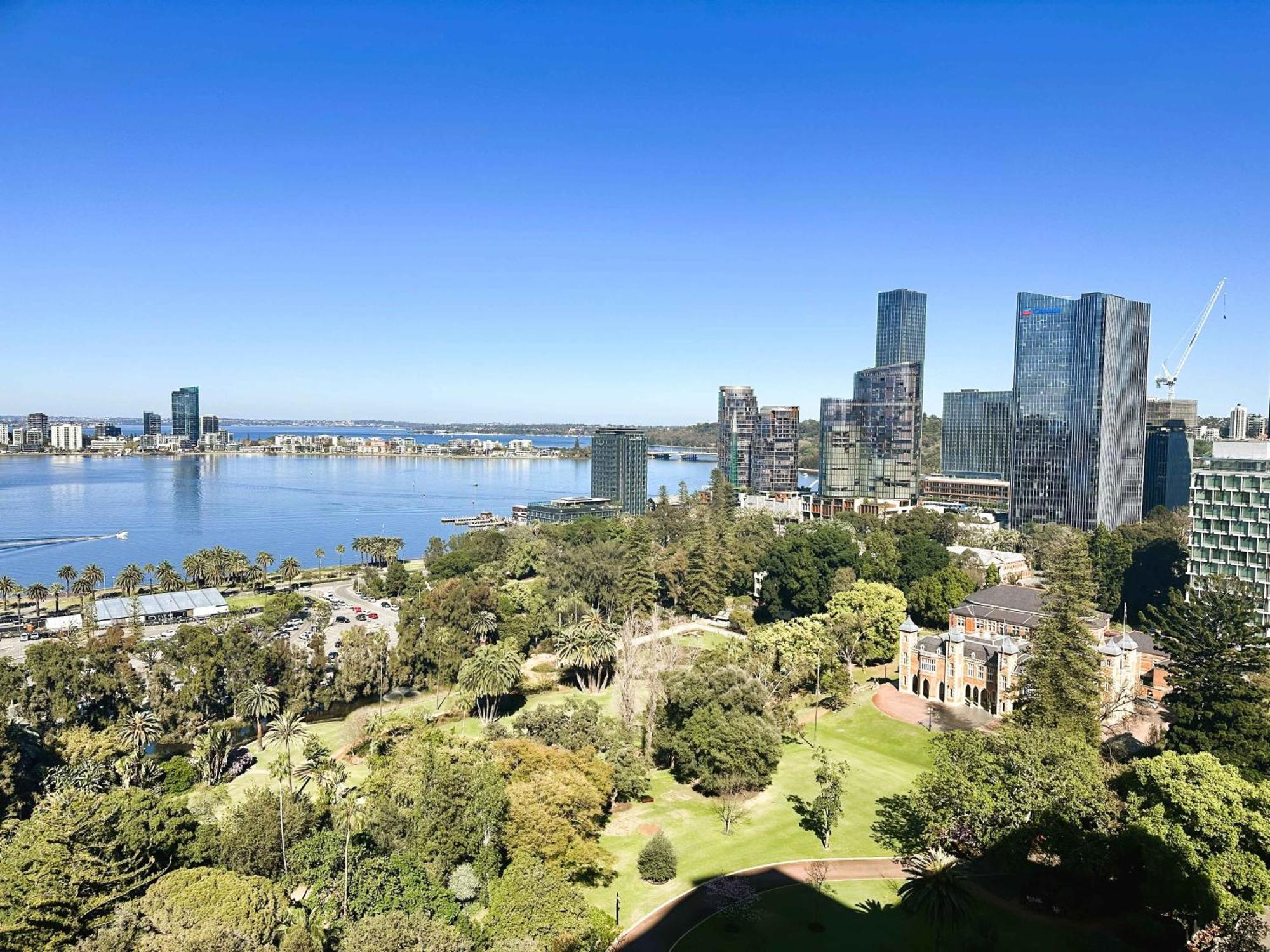 114 Incredible Cbd Swanriver Prkg Apartment *