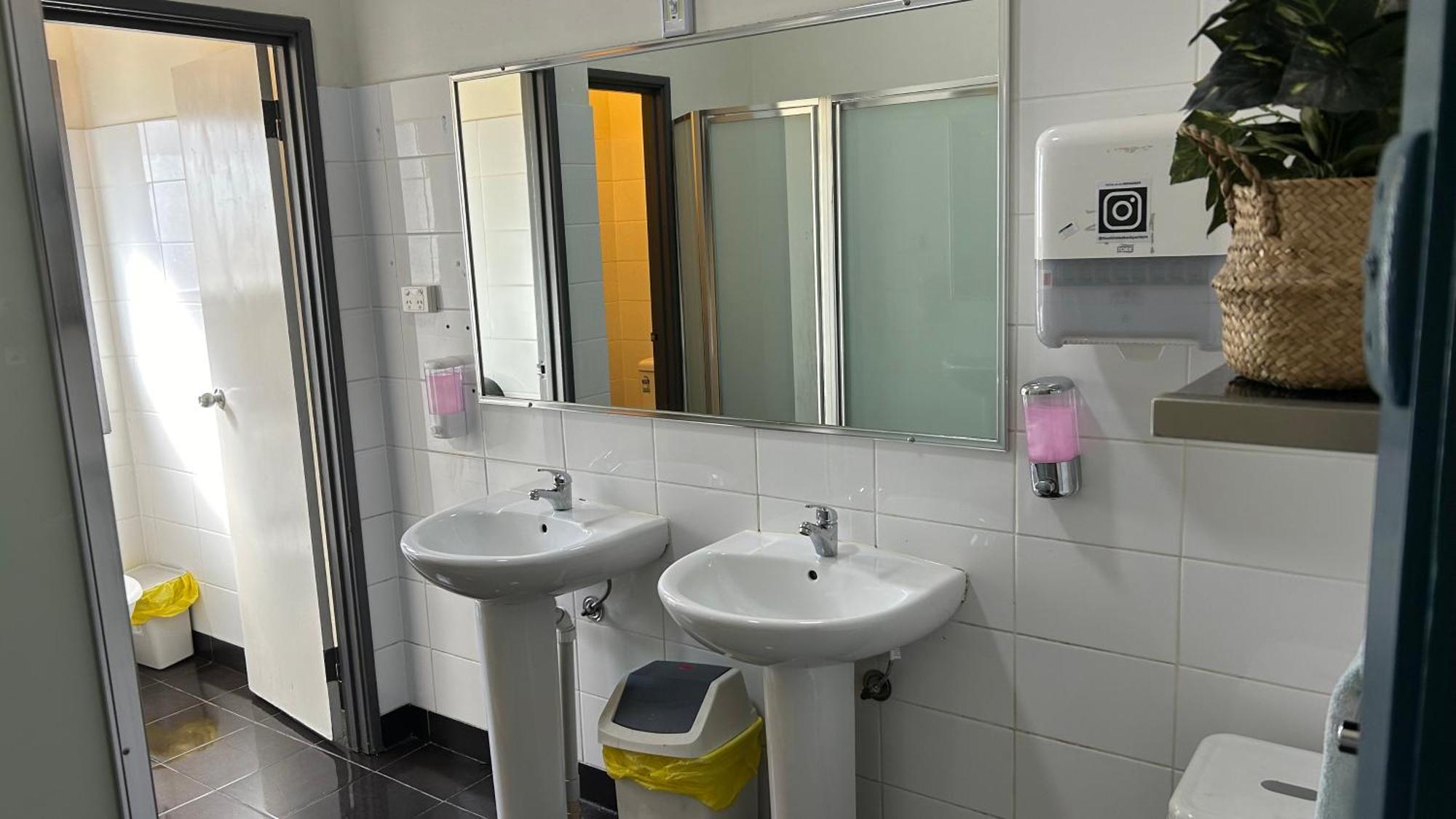 Hostel Shiralee -note - Valid Passport Required To Check In