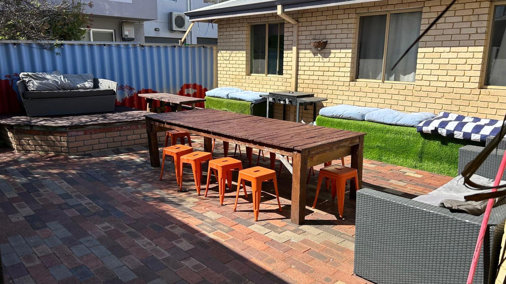 Shiralee -note - Valid Passport Required To Check In Hostel Perth