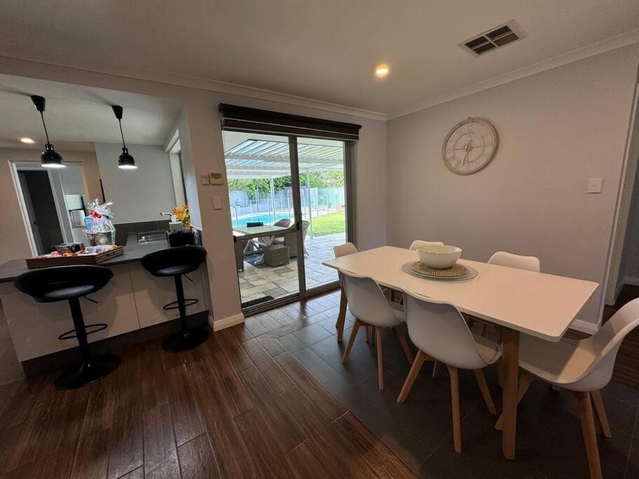 Holiday home Deluxe Modern Family With Pool