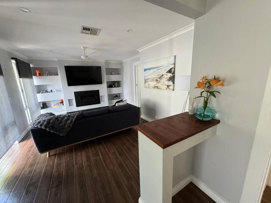 Deluxe Modern Family With Pool Holiday home