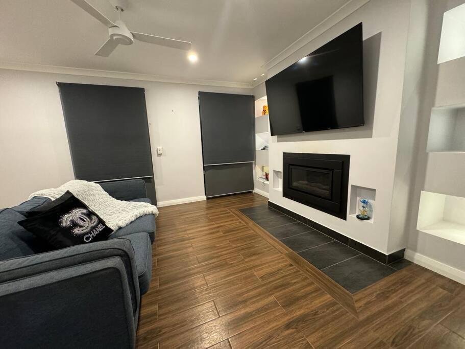 Deluxe Modern Family With Pool Holiday home
