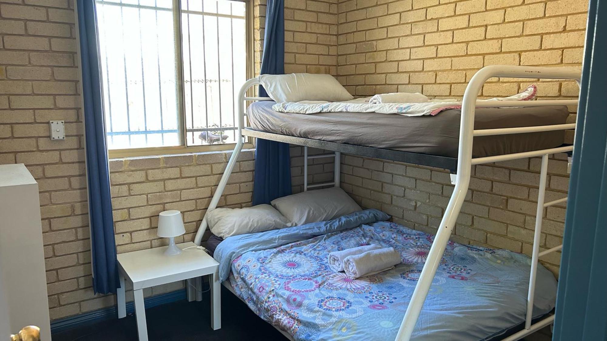 Hostel Shiralee -note - Valid Passport Required To Check In *